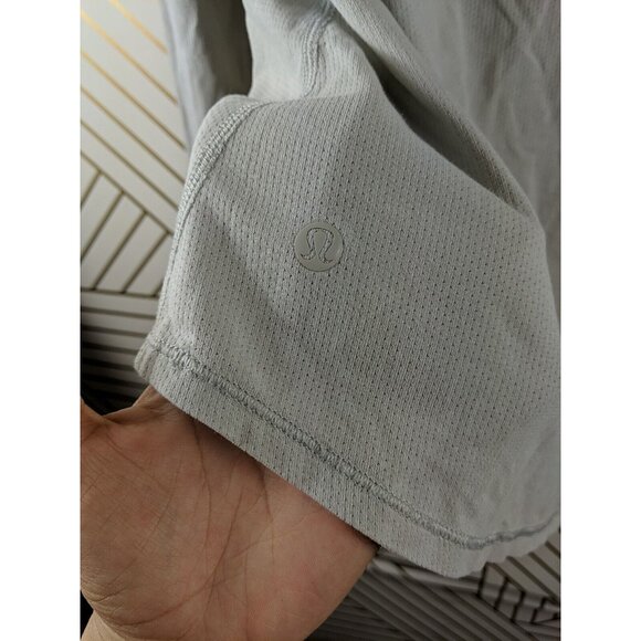Lululemon Women's Perforated Athletic Long Sleeve Thumb Holes Size 4? - Picture 8 of 8